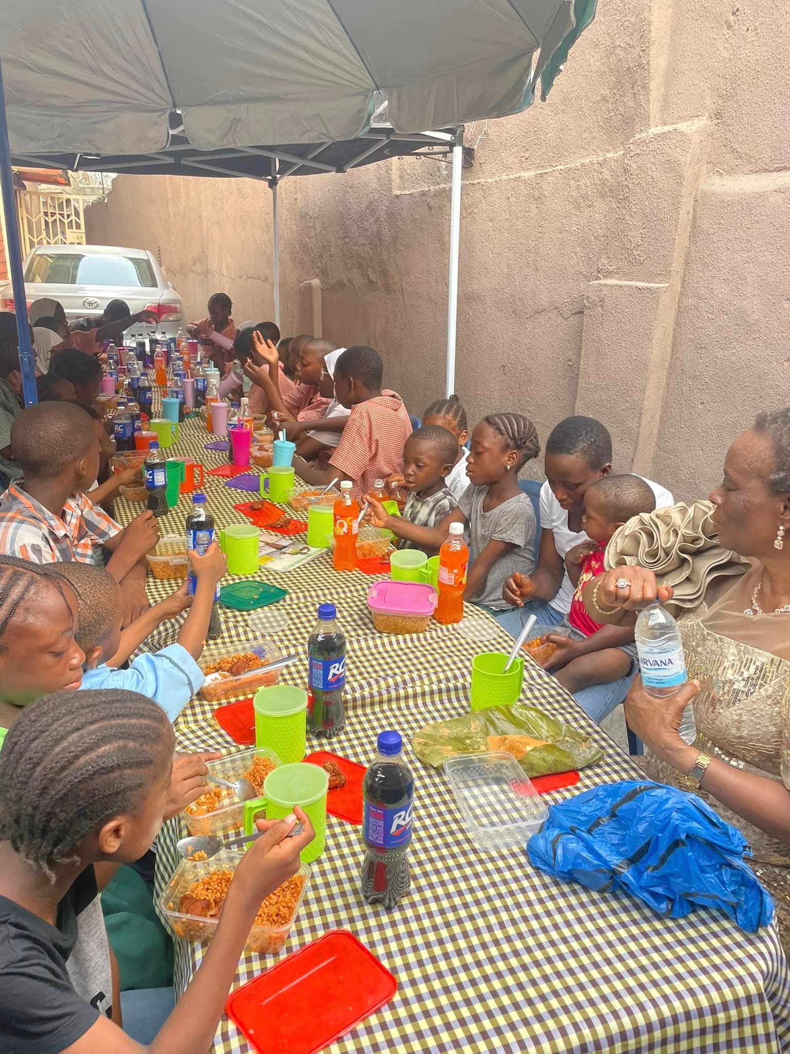 Children enjoying a healthy lunch